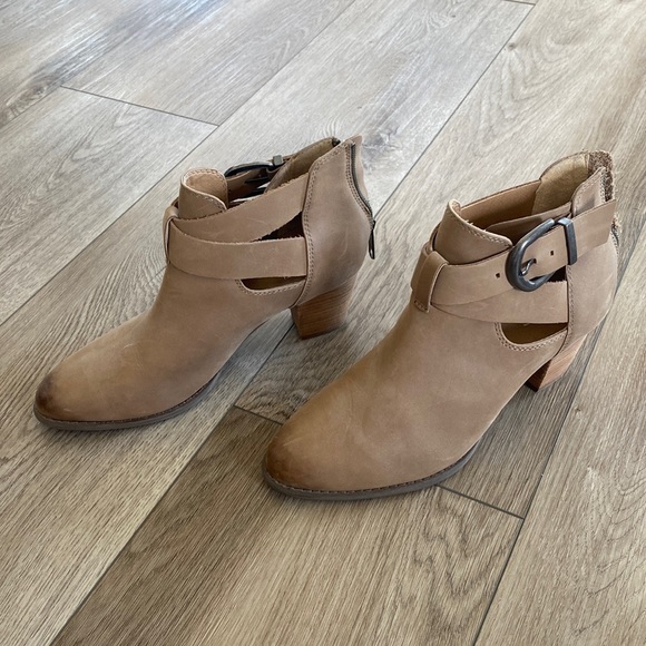 Vionic Nude Tan Bootie Heels - Picture 1 of 9